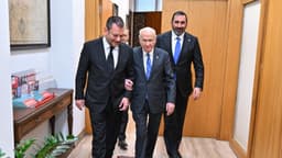 Trabzonspor’dan Bahçeli’ye ziyaret: Hediyeler verildi