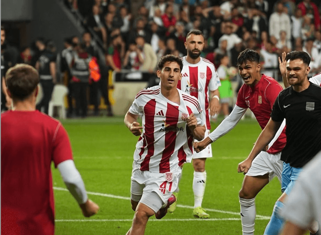 Karşıyaka - Ayvalıkgücü Belediyespor maçı