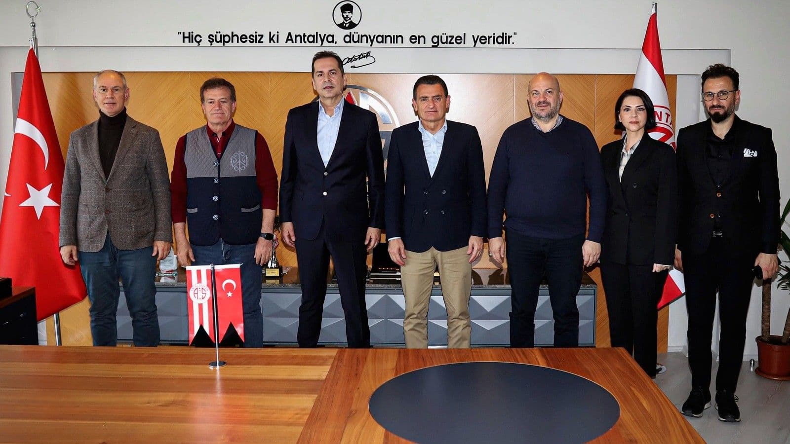 Yavru Vatan'ın bakanlarından Antalyaspor'a ziyaret