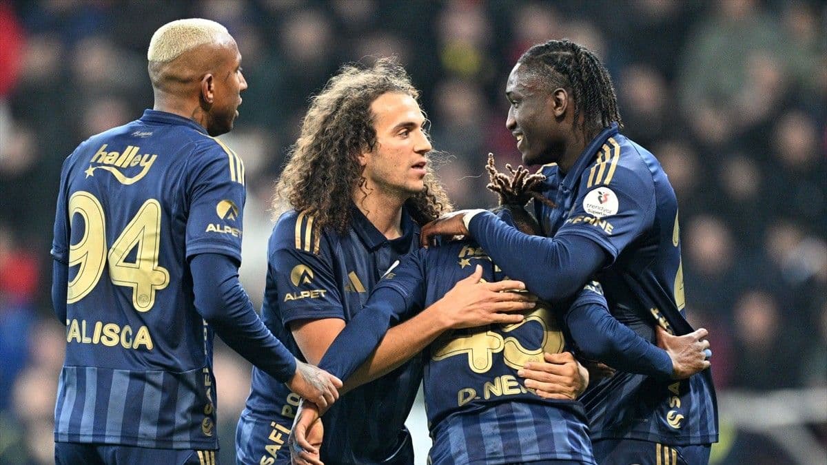 Galatasaray puan kaybetti, Fenerbahçe paylaşım yaptı: Son ana kadar!