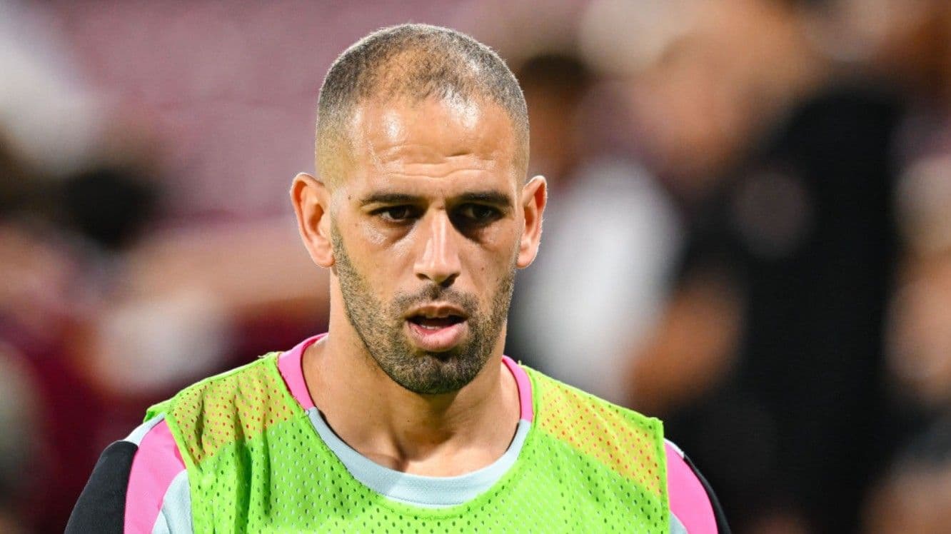 Fenerbahçe'nin eski futbolcusu Islam Slimani'nin sözleşmesi feshedildi