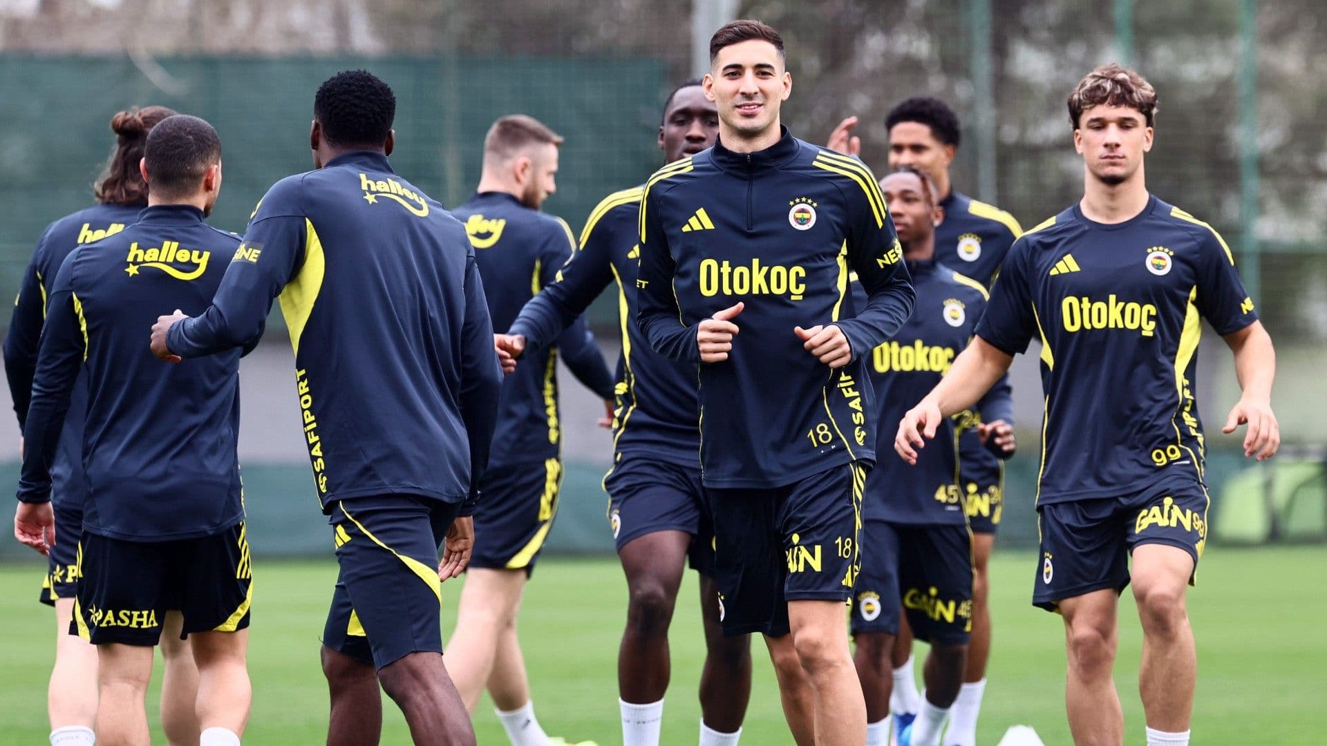 Fenerbahçe'de derbi mesaisi sürüyor