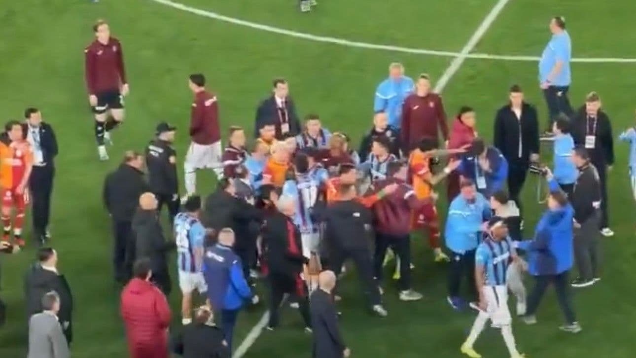 Maç sonu oyuncular arasında tartışma! Galatasaraylı yıldız kızardı…