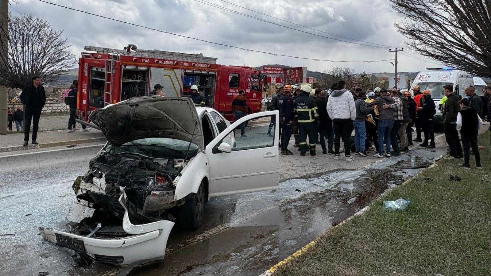 Sivasspor’da korkutan kaza: Altyapı oyuncularını taşıyan araç kaza yaptı!