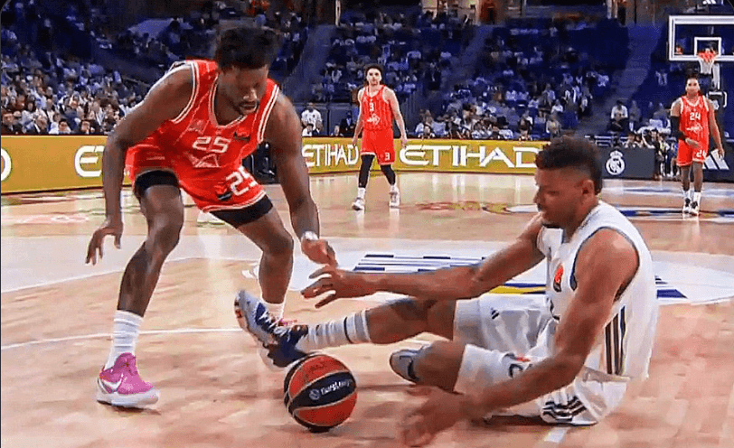 Walter_Tavares_Injury_