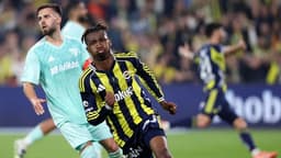 Fenerbahçe Kayseri'de ritmini buldu: Üçüncü gol Nene'den!
