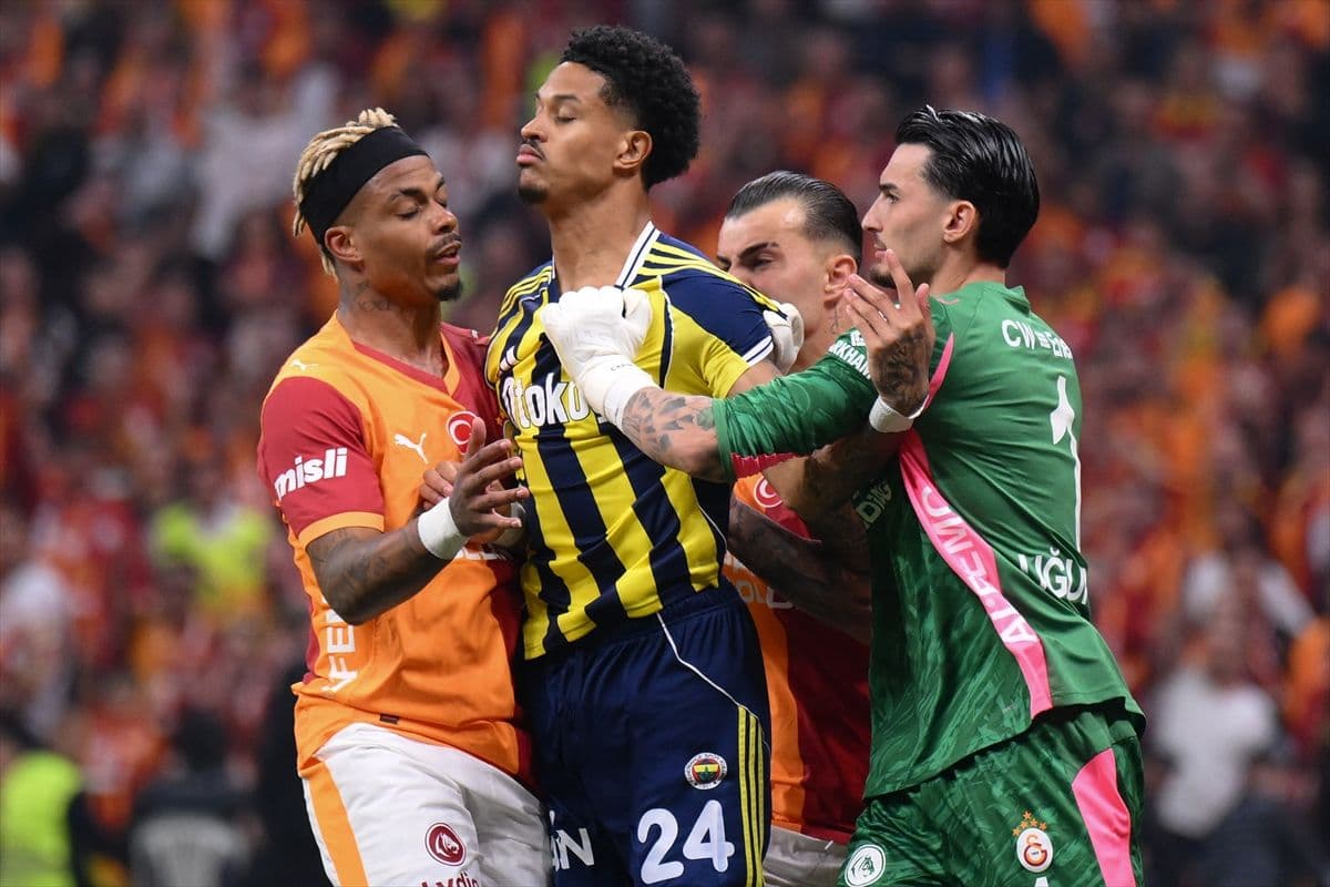 Uğurcan Çakır sarı kart gördü