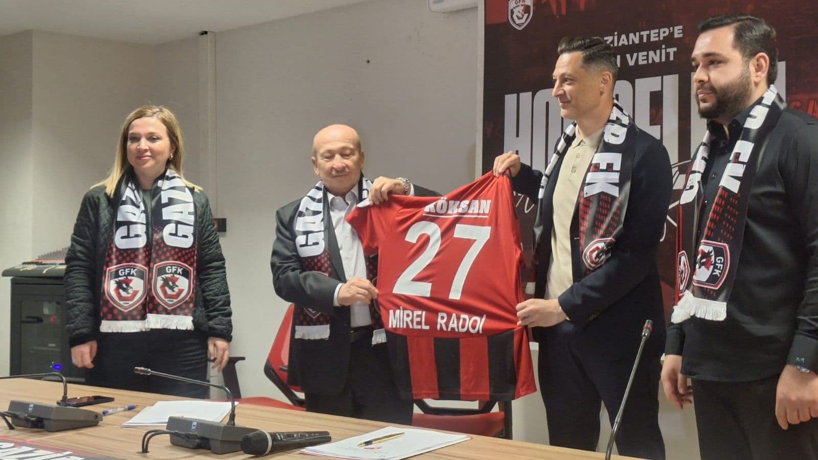 Gaziantep FK'da Mirel Radoi imzayı attı