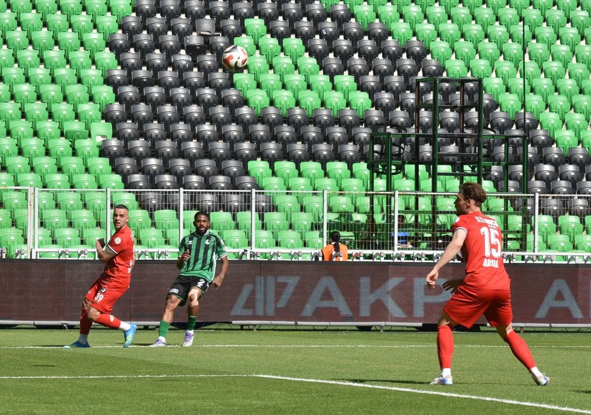 Sakaryaspor - Yeni Çorumspor maçı