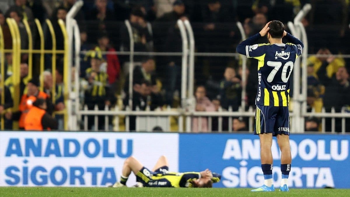 Çaykur Rizespor'un son dakika golünden sonra Fenerbahçeli futbolcu Oğuz Aydın'ın üzüntüsü