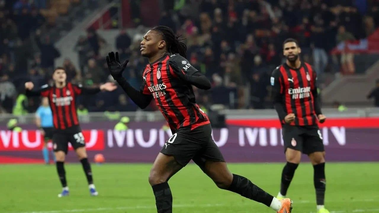 Liverpool'a 100 milyon Euro'luk yıldız: Rafael Leao, Mohamed Salah'ın yerine geliyor!