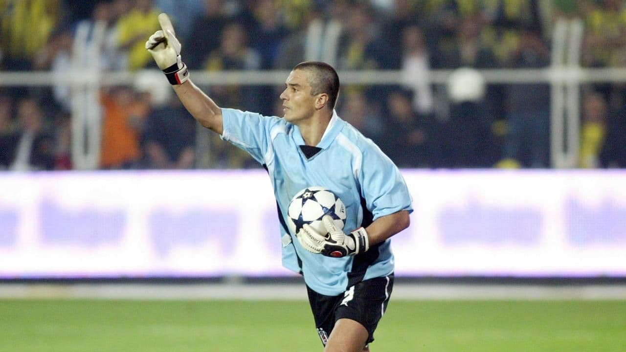 Beşiktaş'ın forveti Daniel Pancu'nun Fenerbahçe derbisinde kaleye geçtiği anlar.