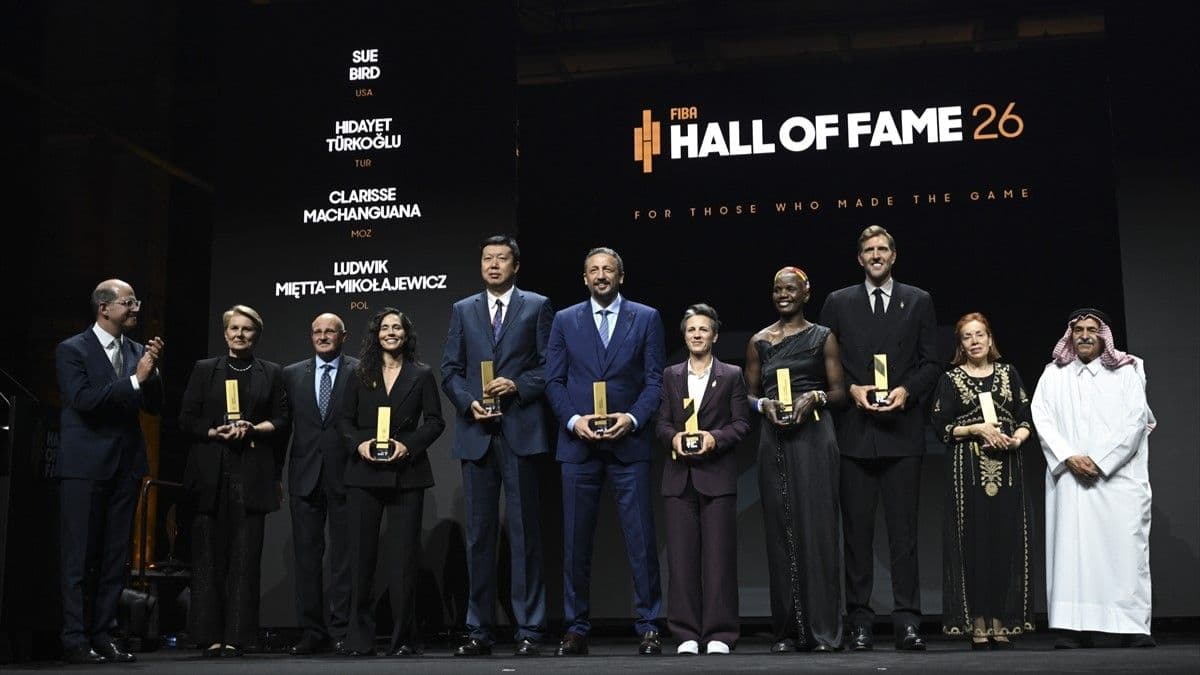 FIBA tarafından 2026 Onur Listesi'ne (Hall of Fame) seçilerek tarihe geçen Türkiye Basketbol Federasyonu (TBF) Başkanı Hidayet Türkoğlu, düzenlenen törenle onurlandırıldı.