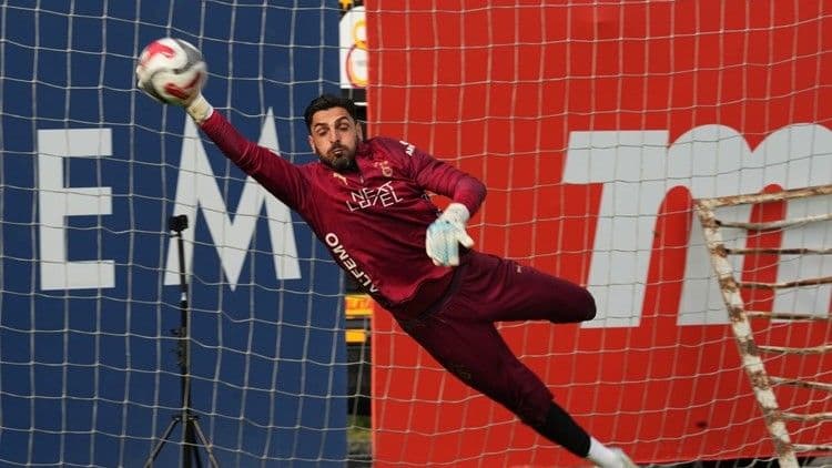 Galatasaray'da Günay Güvenç kadrodan çıkarıldı!