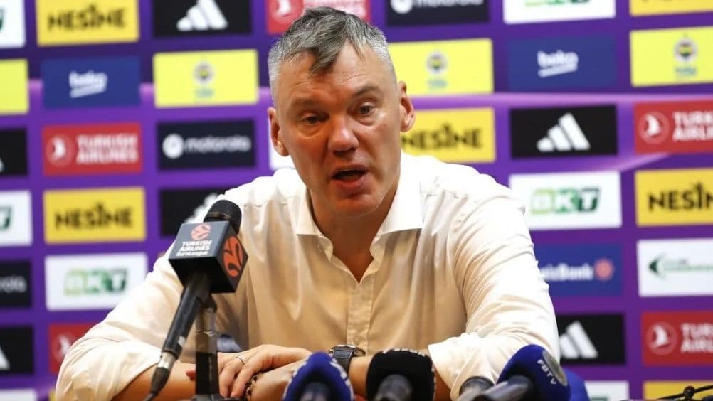 Fenerbahçe'de Sarunas Jasikevicius basın toplantısını terk etti