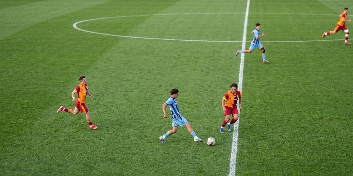 Trabzonspor U16 takımının Galatasaray'ı 8 kişiyle 5-1 yendiği maç sonrası saldırı iddiası: "Federasyon yetkilileri şahit oldu"