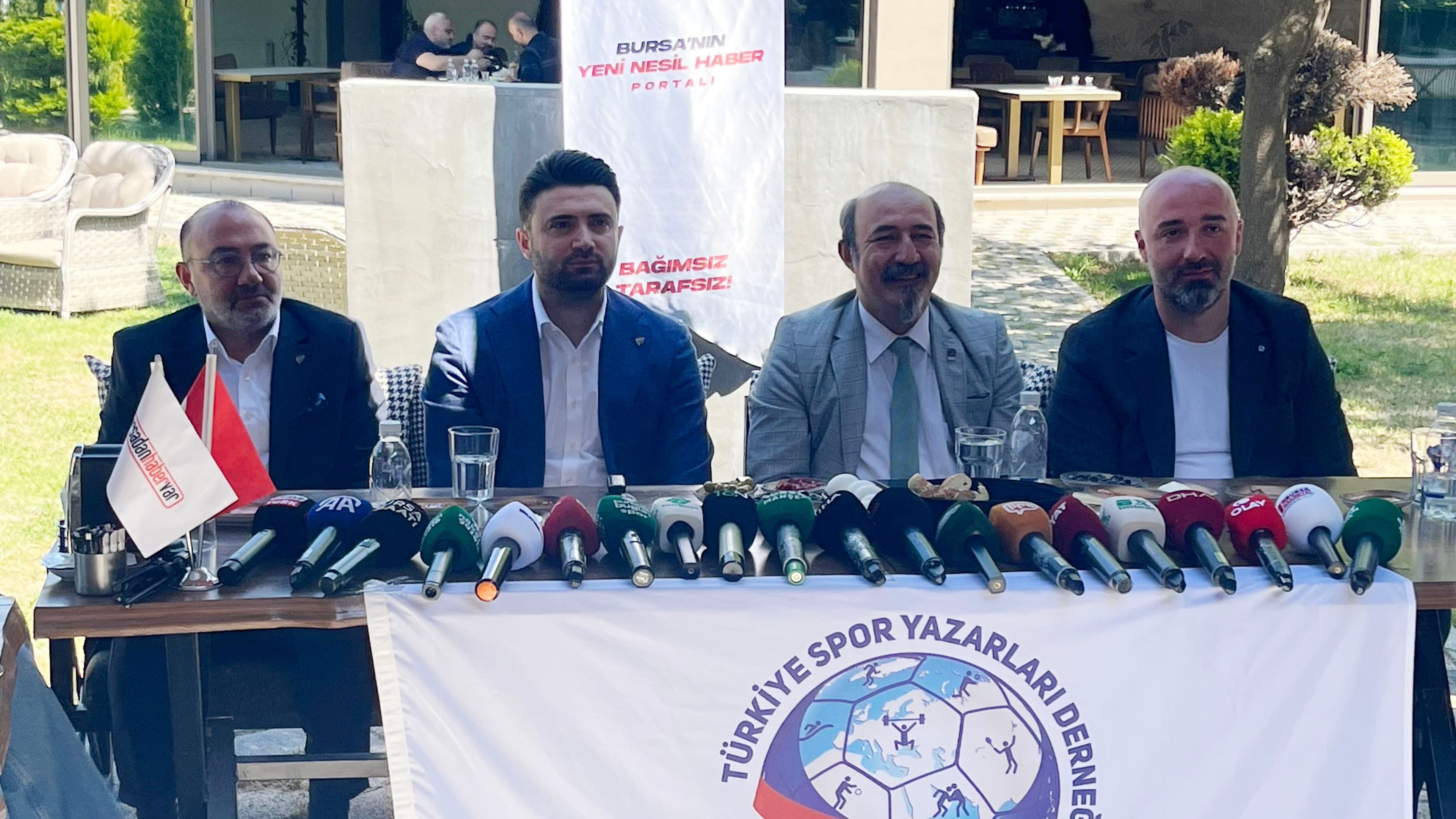 Bursaspor Başkanı Enes Çelik, TSYD Bursa Şubesi'nde basın toplantısı düzenledi