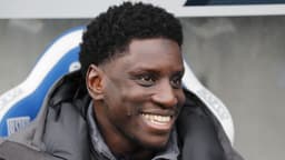 Le Havre, Yüksel Yıldırım'ın elinden Demba Ba'yı alıyor