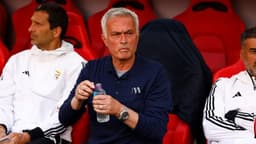 Mourinho yenilmez ama şampiyon değil: Benfica 10 beraberlik kupayı kaçırttı