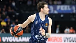 Anadolu Efes'in milli yıldızına EuroLeague ekiplerinden kanca!