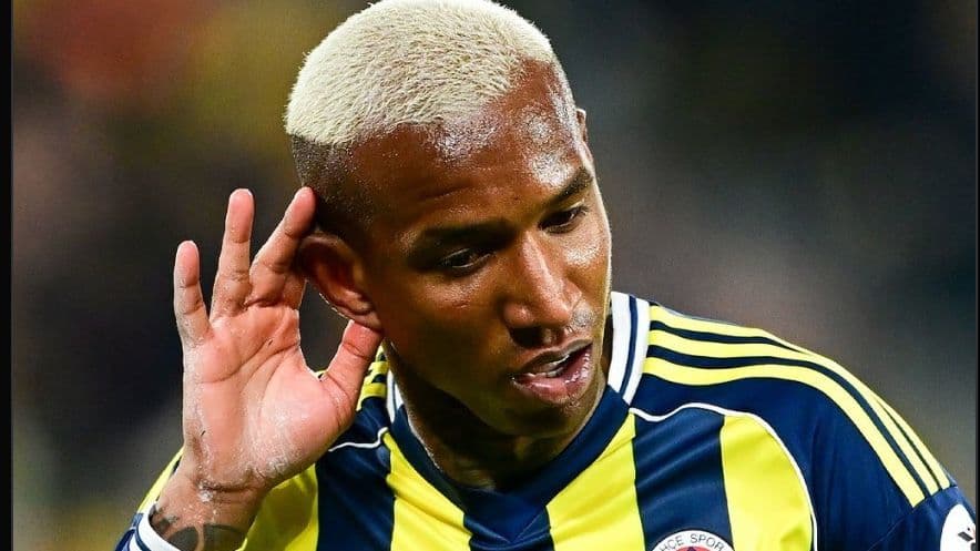 Süper Lig'de Fenerbahçe evinde Başakşehir'i 3-1 mağlup etti!