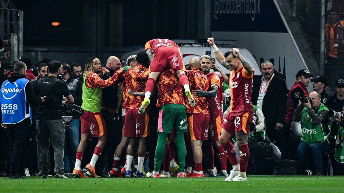Galatasaraylı futbolcular şampiyonluğu bu sözlerle kutladı!