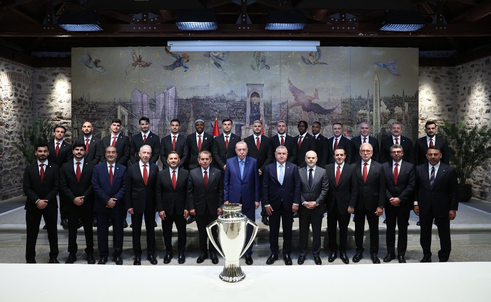 Cumhurbaşkanı Erdoğan Galatasaray Futbol Takımı'nı kabul etti