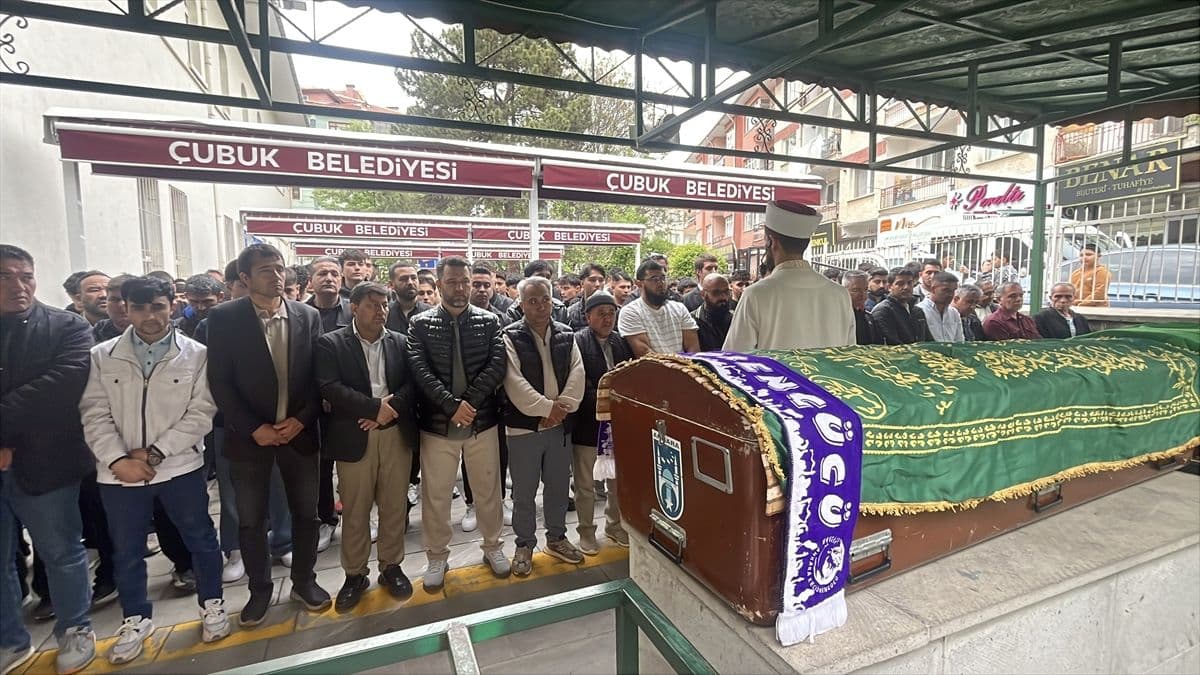 Ankara Keçiörengücü'nün genç futbolcusu Abdullah Sultanoğlu son yolculuğuna uğurlandı