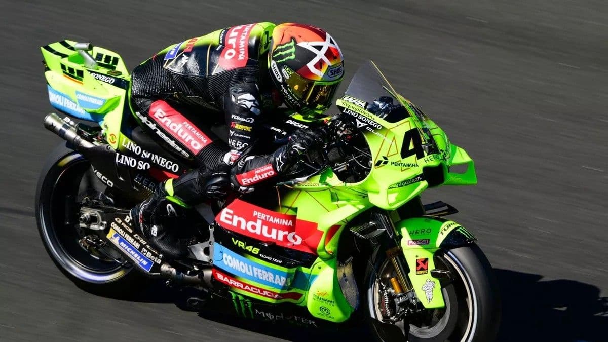 MotoGP’de tarihe geçecek olay! Di Giannantonio’nun kaskından arı çıktı