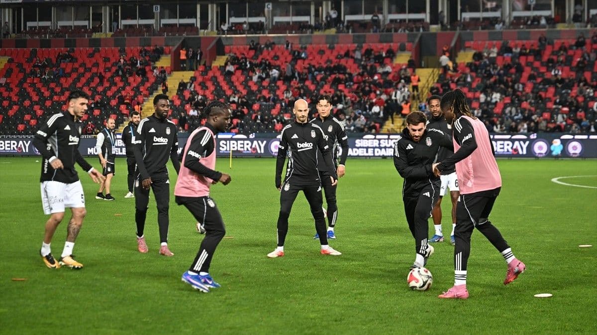 Beşiktaş'ta ısınma sırasında sakatlık! Kadrodan çıkarıldı