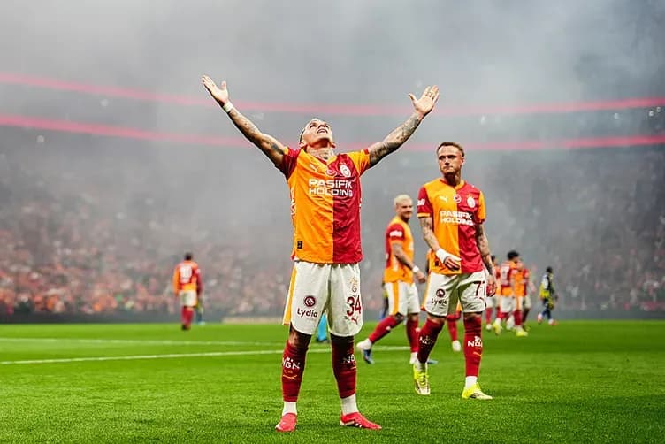 &nbsp;Lucas Torreira