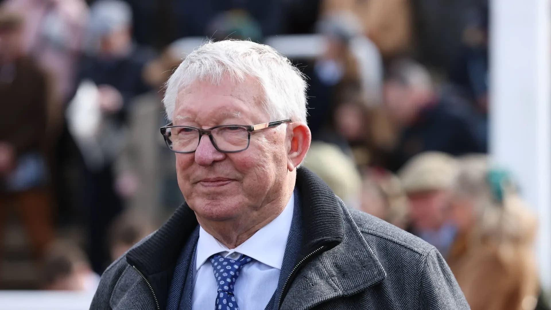 Sir Alex Ferguson hastaneye kaldırıldı! Son durumu...