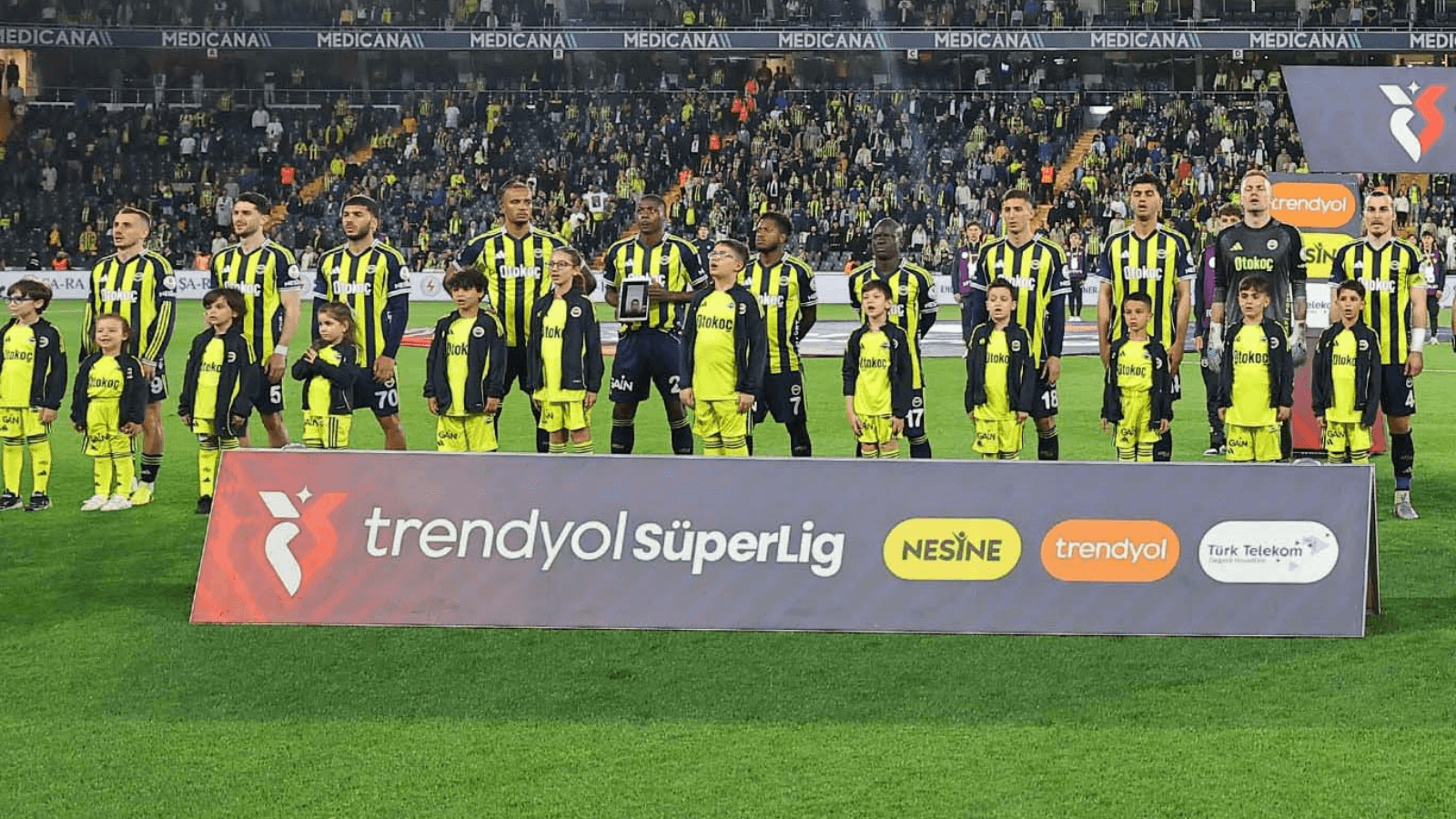 Fenerbahçe evinde yine puan kaybetti