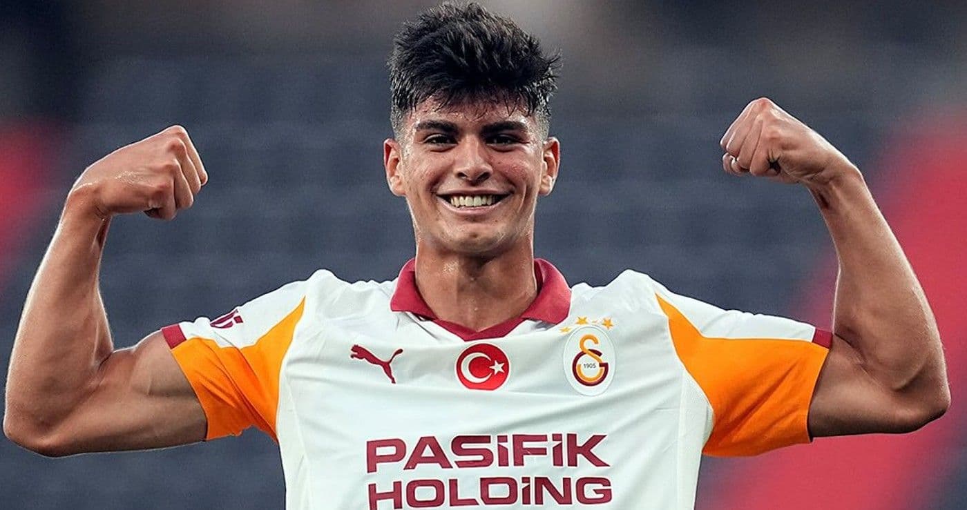 Galatasaray'ın genç futbolcusu Arda Ünyay, sarı kırmızılıların transfer gündeminde yıldız hakkında konuştu: "Onunla yan yana oynamak her futbolcunun hayalidir"