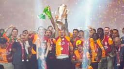 Galatasaray'da 3 futbolcu yolcu!