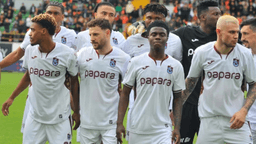 Trabzonspor'un yıldızından olay paylaşım! Türkler ırkçı dedi, sildi!