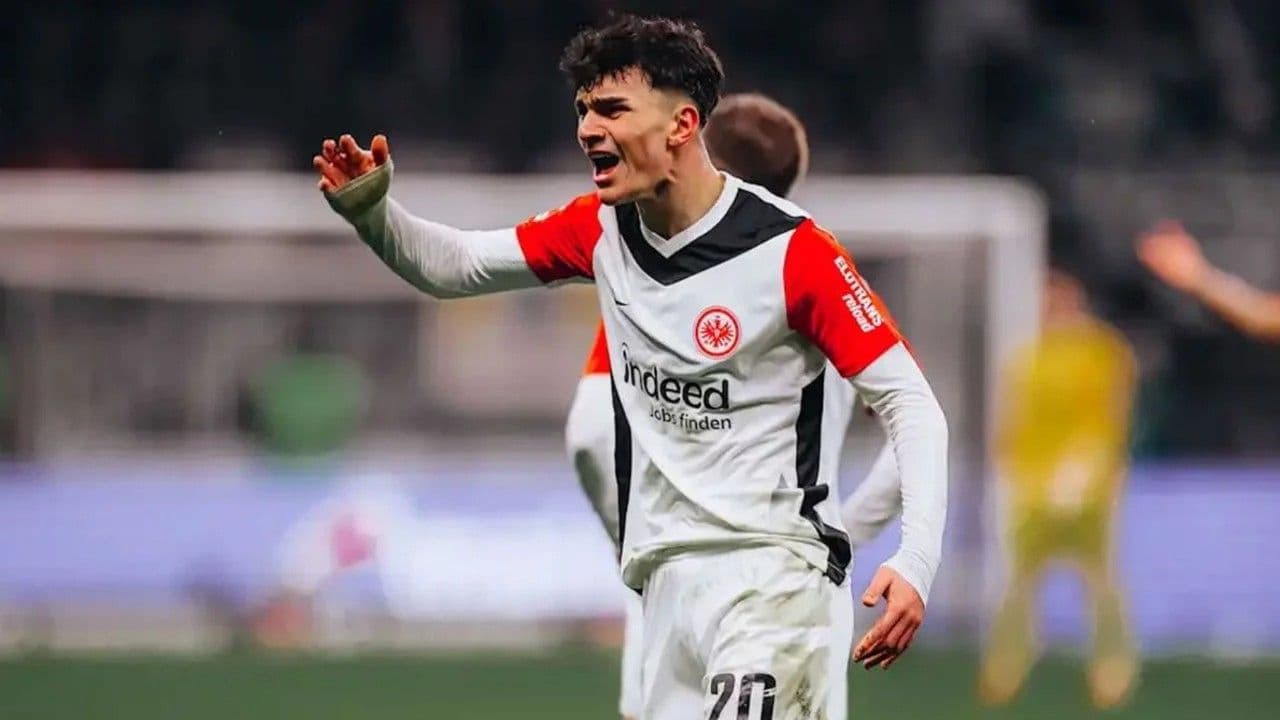Can Uzun'un golü Eintracht Frankfurt'a yetmedi: Kazanan Hamburg!