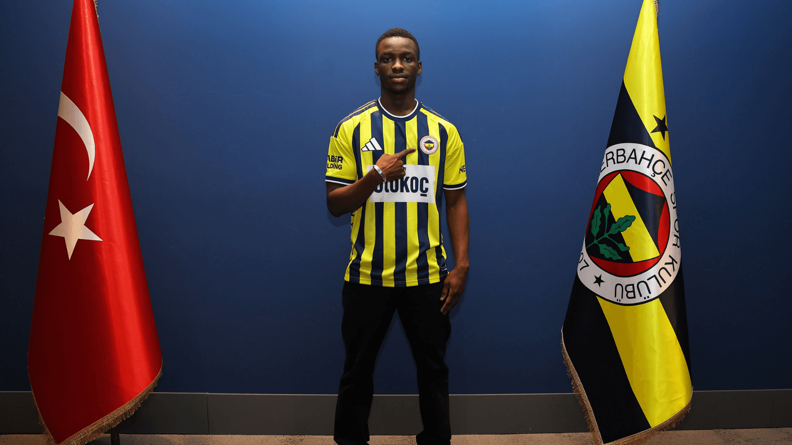 Fenerbahçe taraftarının beklediği transfer gerçekleşti! Amara Diouf...