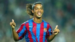 Ronaldinho sahalara dönüyor! 11 yıl sonra imzayı attı