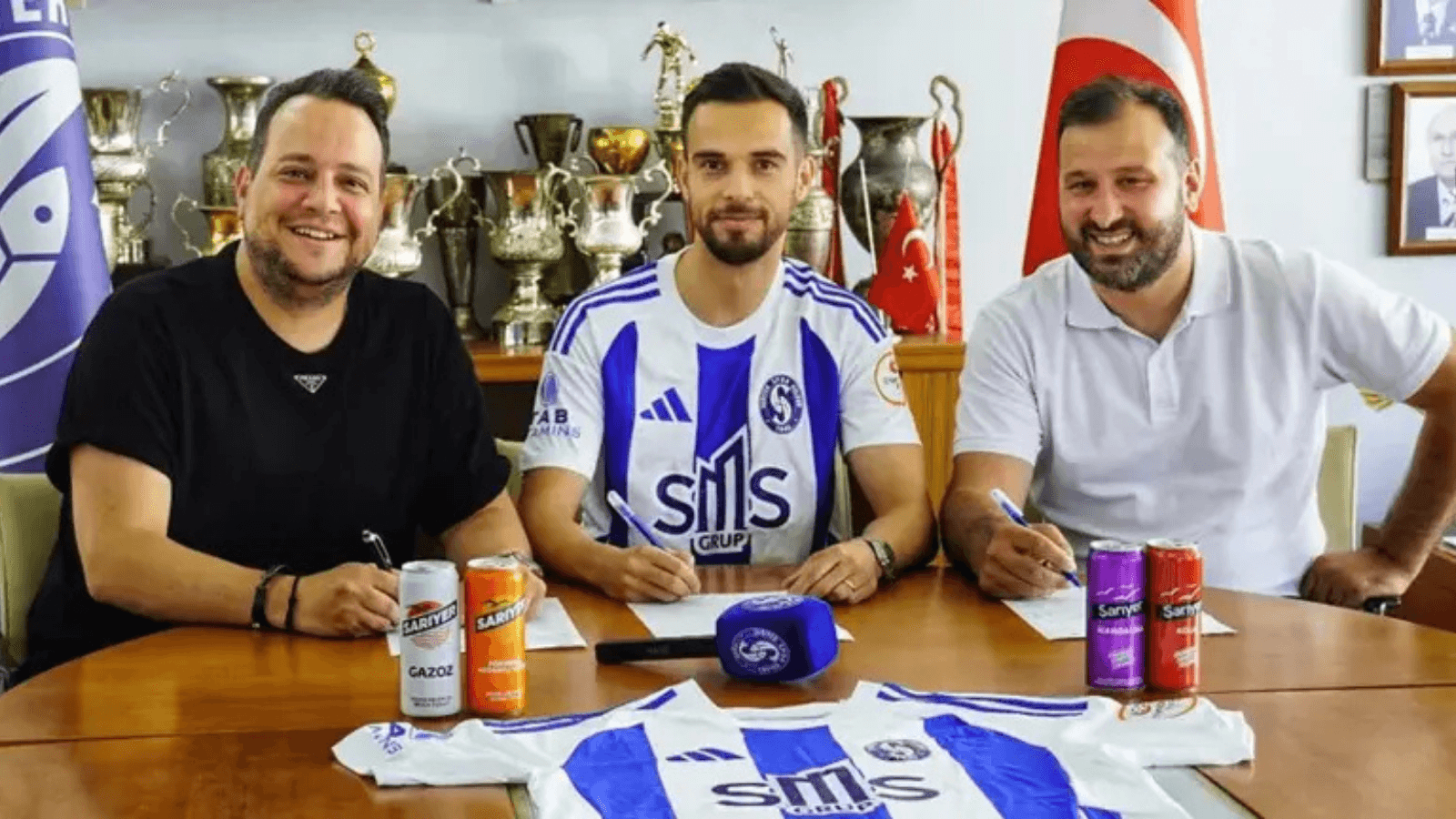 Fenerbahçe forması giymişti, Sarıyer'e imza attı!