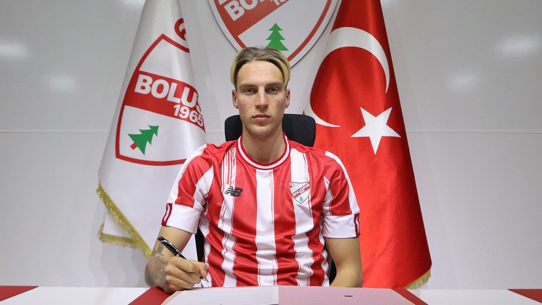 Bandırmaspor'dan transfer hamlesi: Arnavut oyuncuyla anlaşıldı!