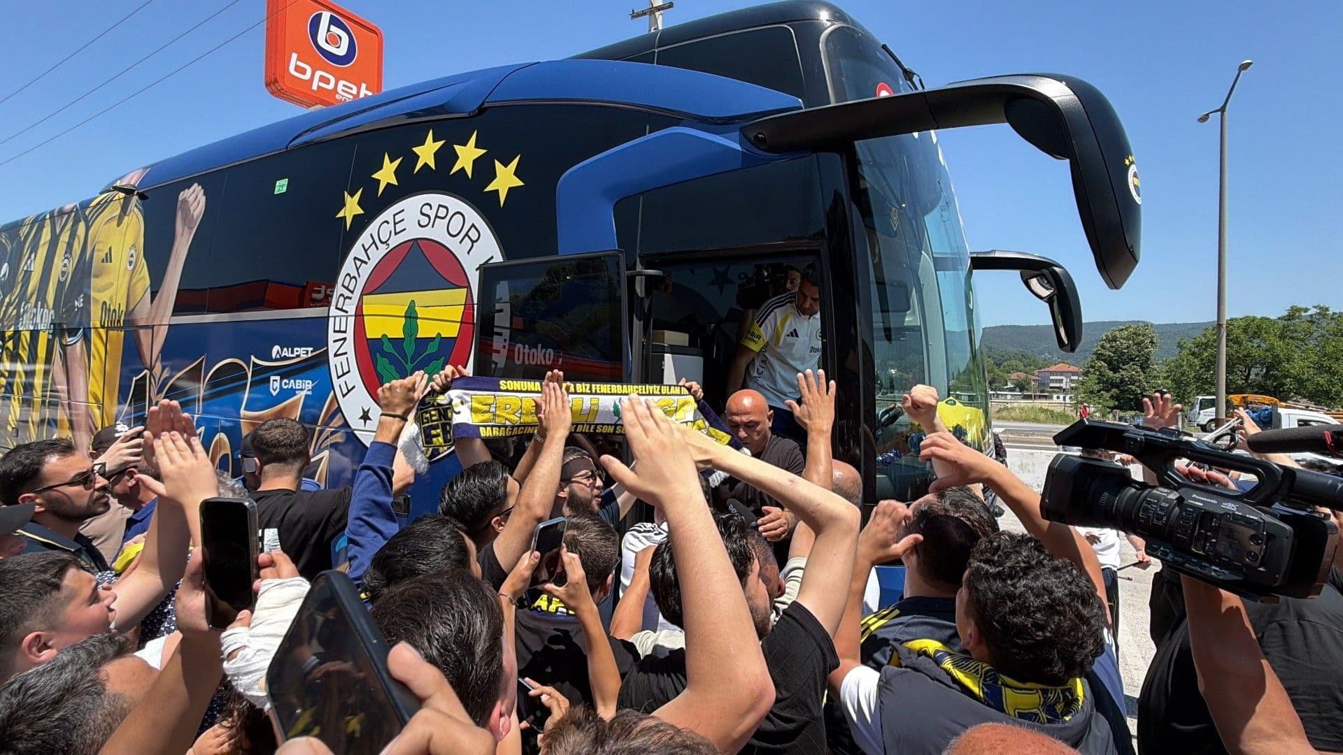 Fenerbahçe’ye Düzce’de coşkulu karşılama