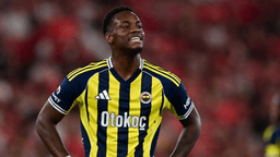 Galatasaray, Jhon Duran'a öyle bir sözleşme sundu ki, eli kolu bağlandı!