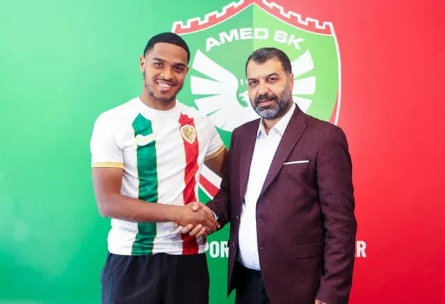 Rayan Raveloson'un imza töreni
