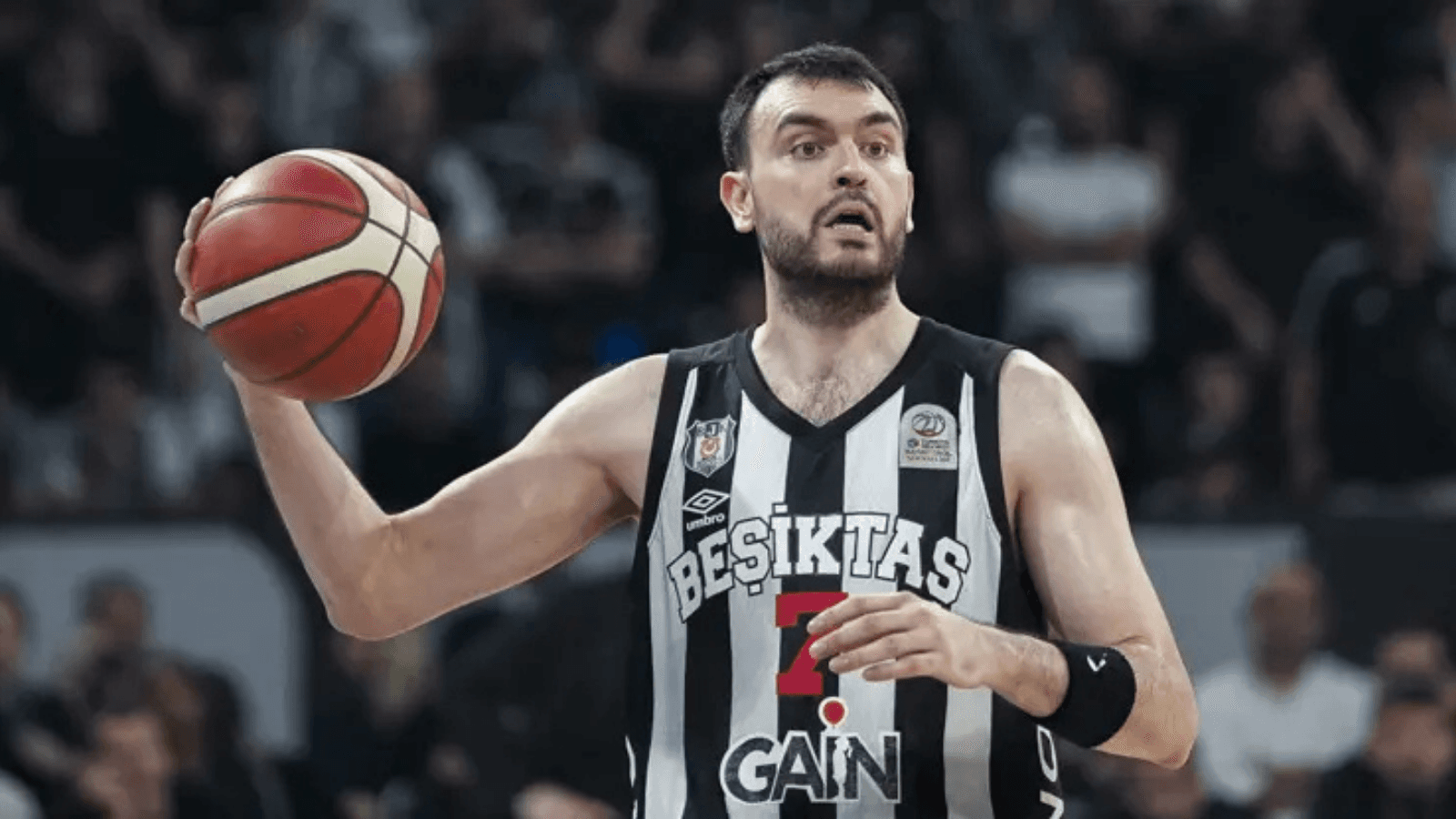 Milli basketbolcu Yiğit Arslan, Beşiktaş GAİN'e veda etti