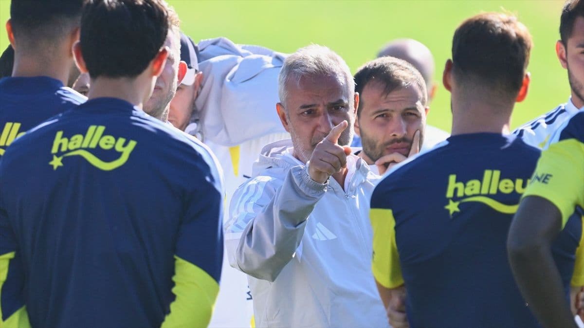 Fenerbahçe'de İsmail Kartal'dan İrfan Can Kahveci Jayden Oosterwolde açıklaması