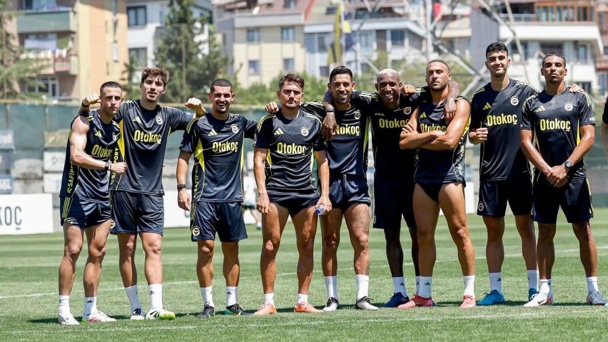Fenerbahçe'de veda! İki yıldıza "Güle güle" dediler