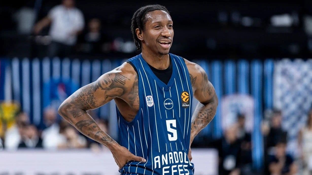 Anadolu Efes'te Saben Lee ve Cole Swider ile yollar ayrıldı!