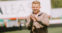 Dirk Kuyt Fenerbahçe'ye geri döndü, İsmail Kartal'ın yardımcısı oldu
