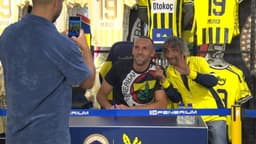 Vedat Muriqi'ye Kadıköy'de sevgi seli